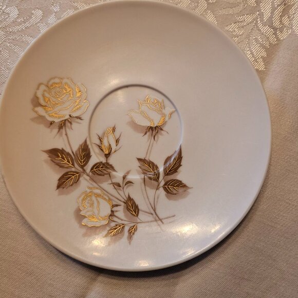 Vintage Rose Pattern Melmac Cups and Saucers set of 7 - Picture 2 of 3